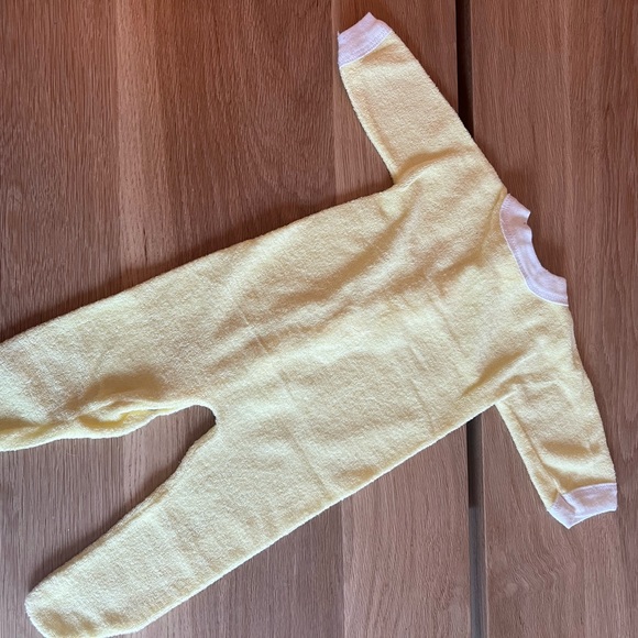 Vintage ‘90/‘91 Terry Cloth Snap Baby Onesie - Picture 4 of 4